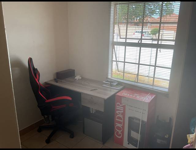 3 BEDROOM FREESTANDING FOR SALE IN THATCH HILL ESTATE